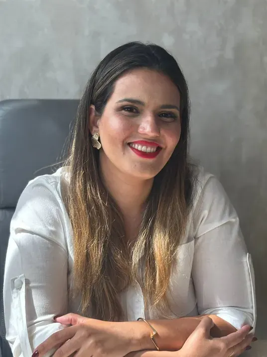 Janini Diniz, fisioterapeuta neurofuncional e especialista em reabilitação vestibular na Clínica MoviMente