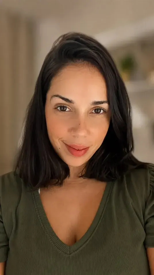 Luana Souza, fisioterapeuta especializada em reabilitação neurológica e neuromodulação na Clínica MoviMente